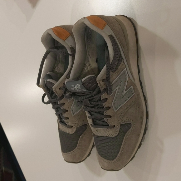 New balance sneakers - Picture 2 of 5